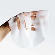 Charger l'image dans la galerie, Masque hydrogel visage BIOEFFECT en deux parties pour hydrater et apaiser les peaux sensibles
