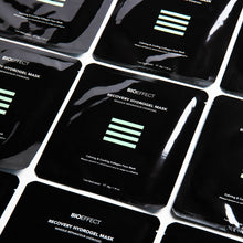 Charger l'image dans la galerie, Sachets du Masque Hydrogel Réparateur BIOEFFECT, masque visage apaisant et rafraîchissant
