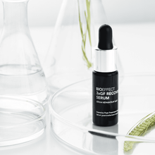 Charger l'image dans la galerie, BIOEFFECT 3xGF Recovery Serum, soin post-traitement intensif aux facteurs de croissance conçu pour apaiser, renforcer et soutenir la régénération de la peau.
